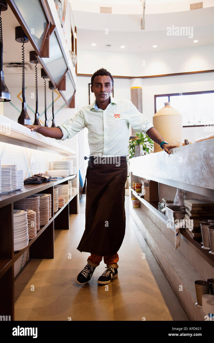 BERMUDA, Hamilton. Ritratto di Chef Marcus Samuelsson al suo Marcus' Ristorante all'Hamilton Princess & Beach Club Hotel. Foto Stock