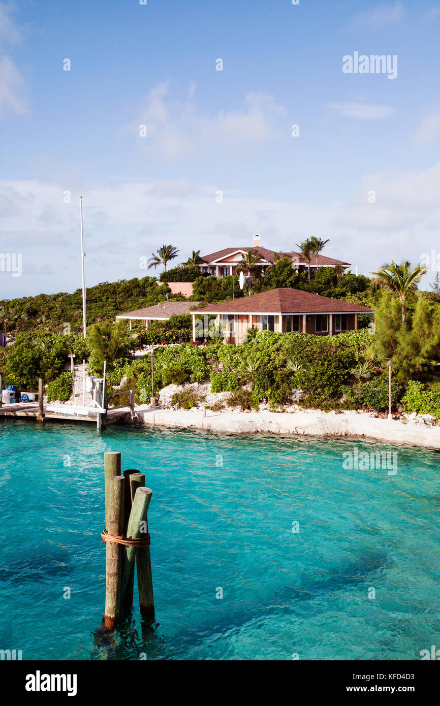 EXUMA, Bahamas. Una vista dell'ufficio e Hill House che è la principale area comune al Fowl Cay Resort. Foto Stock