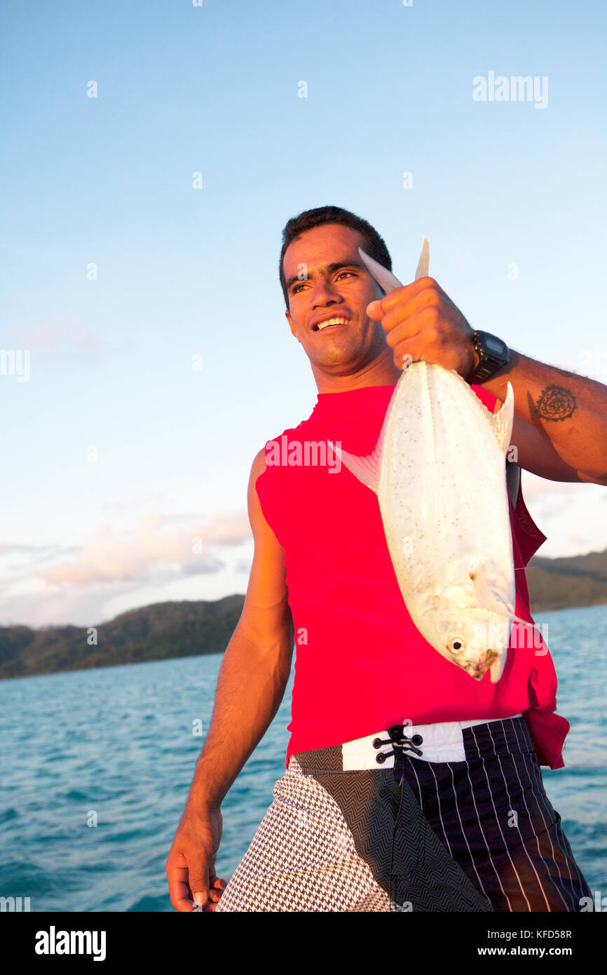 Polinesia francese, Tahaa Island. La pesca nei pressi dell'isola di Tahaa. Foto Stock