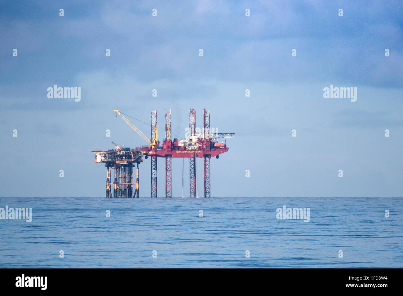 Morecambe Bay oil rig sulla costa nord ovest dell'Inghilterra; dal 1985, Morecambe Bay campi in Oriente mare irlandese hanno fornito una alimentazione di gas. Foto Stock