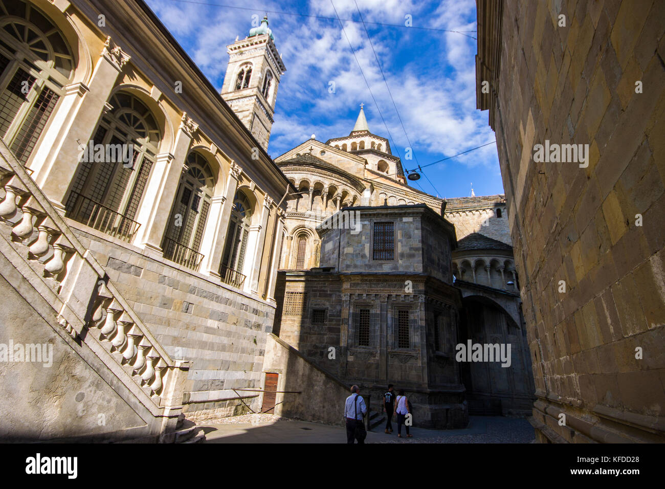 La Basilica di Santa Maria Maggiore, con una romanica originale pianta a croce greca e decorazione da un barocco del XVII secolo il rinnovamento Foto Stock