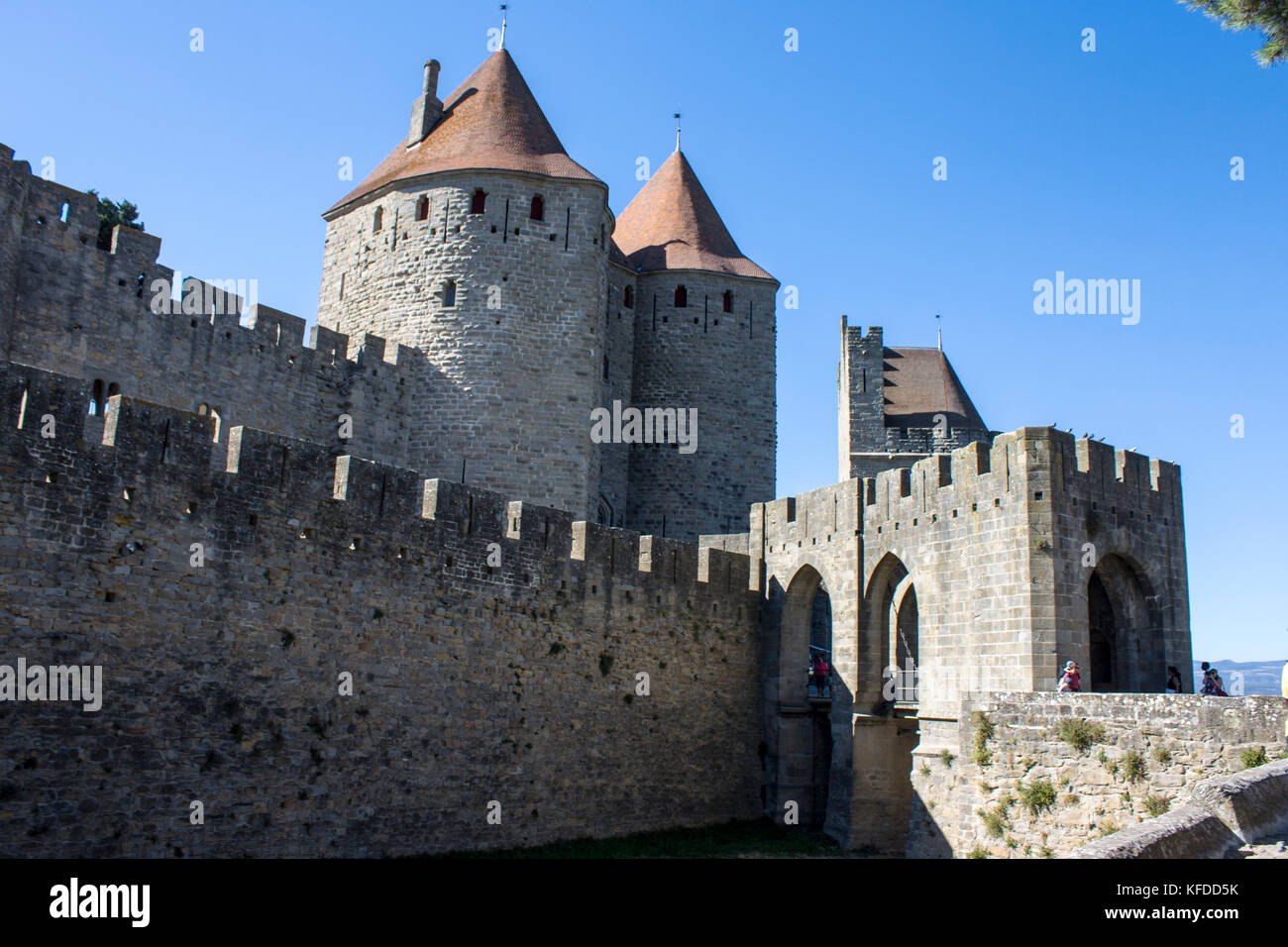 Torri e mura della Cite de Carcassonne, una fortezza medievale Citadel si trova nella regione Languedoc-Roussillon. Un sito del Patrimonio mondiale dal 1997 Foto Stock