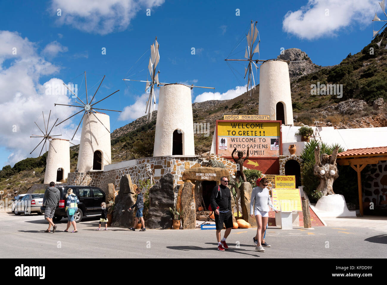 Il museo Homo Sapiens ad Ano Kera una fermata fuori luogo sulla strada per l'altopiano di Lasithi, Creta, Grecia. Ottobre 2017 Foto Stock