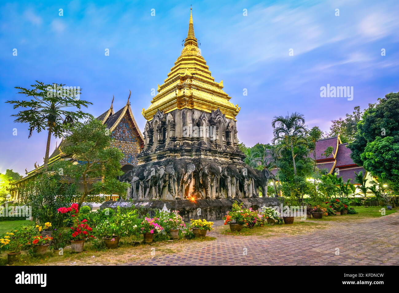 Chedi Chang Lom e Viharn, Wat Chiang Man, Chiang Mai, Thailandia,Asia Foto Stock