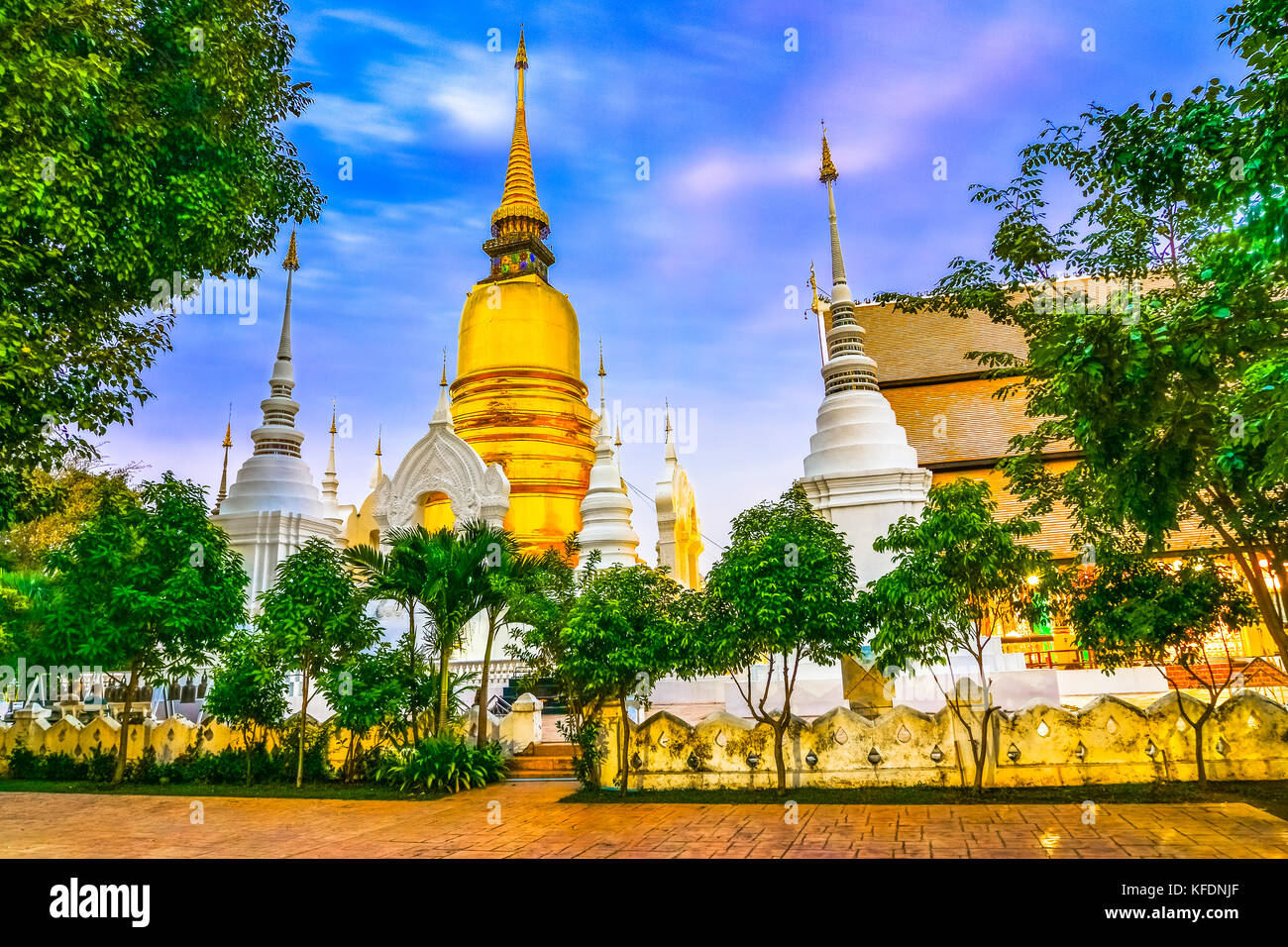 Wat Suan Dok, un tempio buddista, Wat in Chiang Mai nel nord della Thailandia. Si tratta di un tempio reale della terza classe. Il tempio si trova lungo la strada Suthep Foto Stock