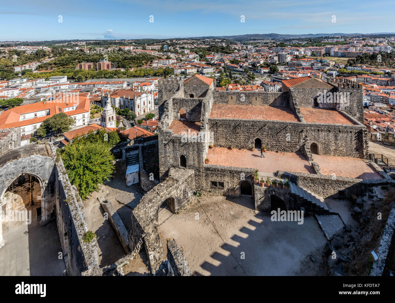 Il castello medievale di Leiria in Portogallo, costruito per ordine del primo re del Portogallo, Afonso Henriques, nel 1135. Foto Stock