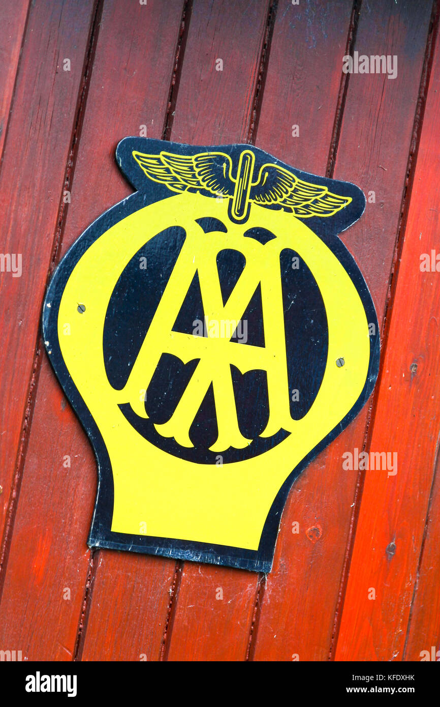 Un vecchio AA o Automobile Association logo presso il Museo Avoncroft di edifici, Stoke Heath, Bromsgrove, Worcestershire, England, Regno Unito Foto Stock
