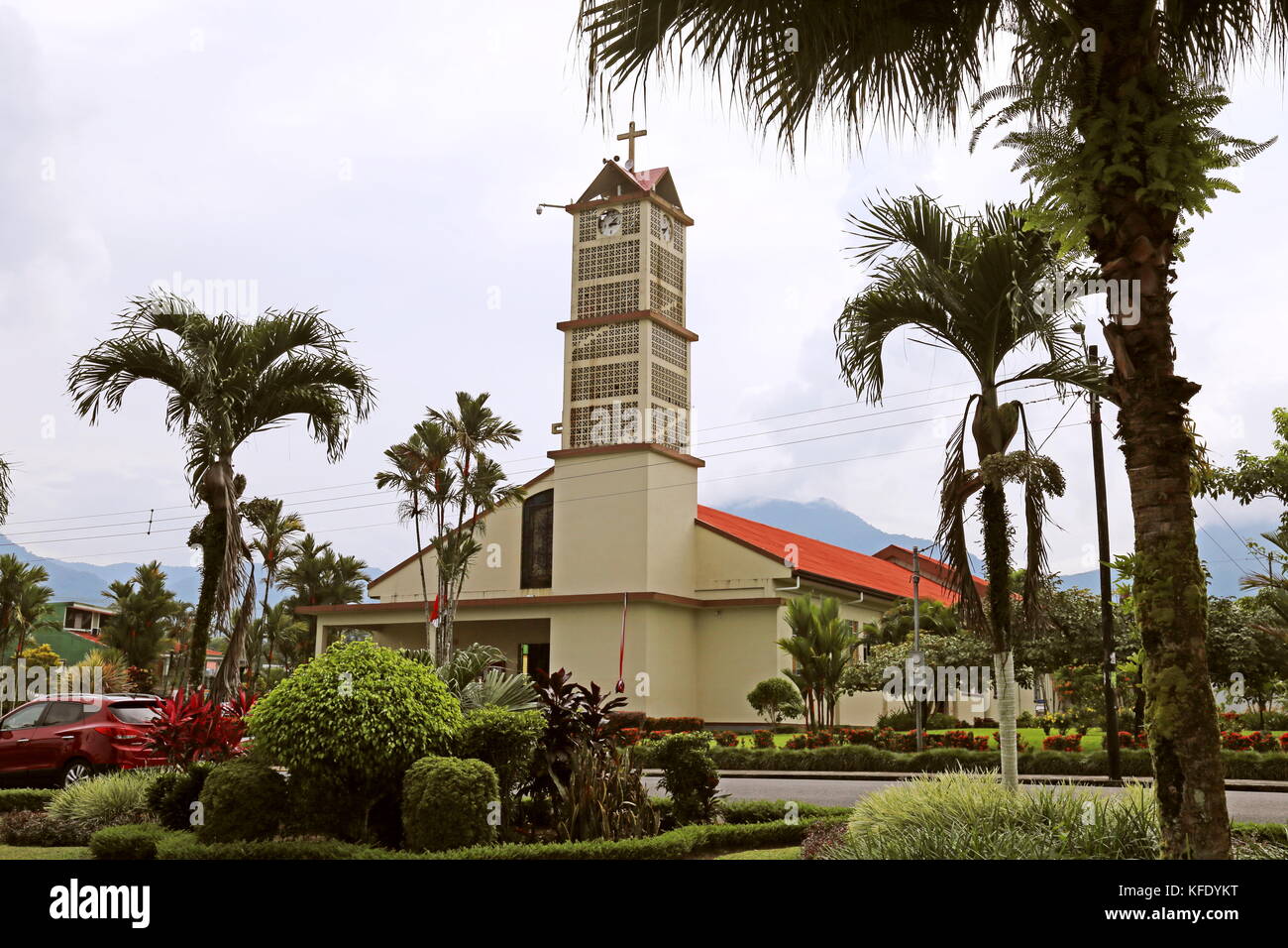 La Iglesia de San Juan Bosco, Calle 470, La Fortuna, provincia di Alajuela, Costa Rica, America Centrale Foto Stock