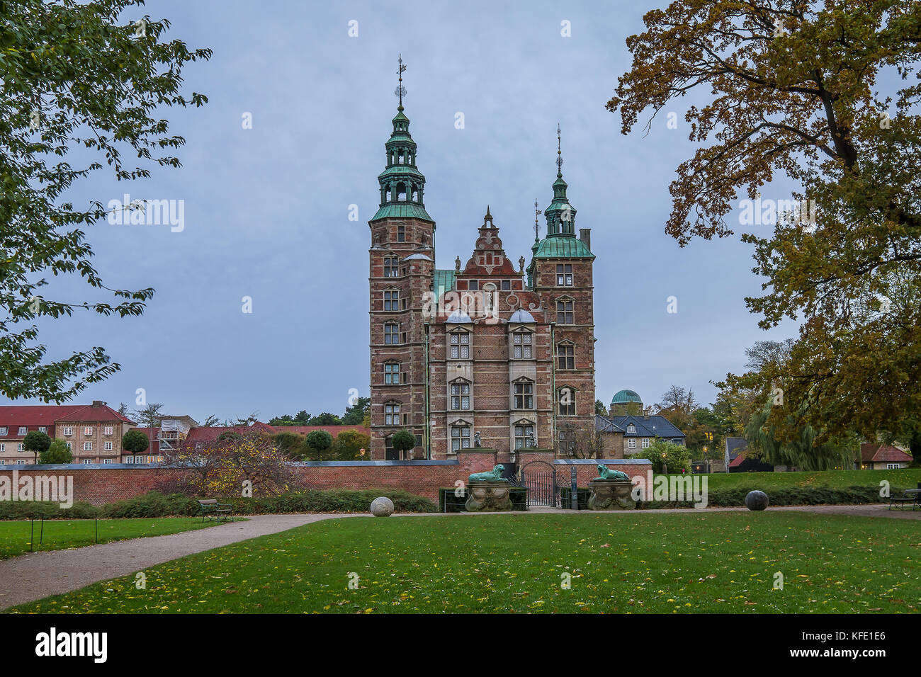 Il Castello di Rosenborg e il giardino del re. Il castello ha una mostra dei gioielli della corona, Copenaghen, Danimarca, 26 Ottobre 2017 Foto Stock