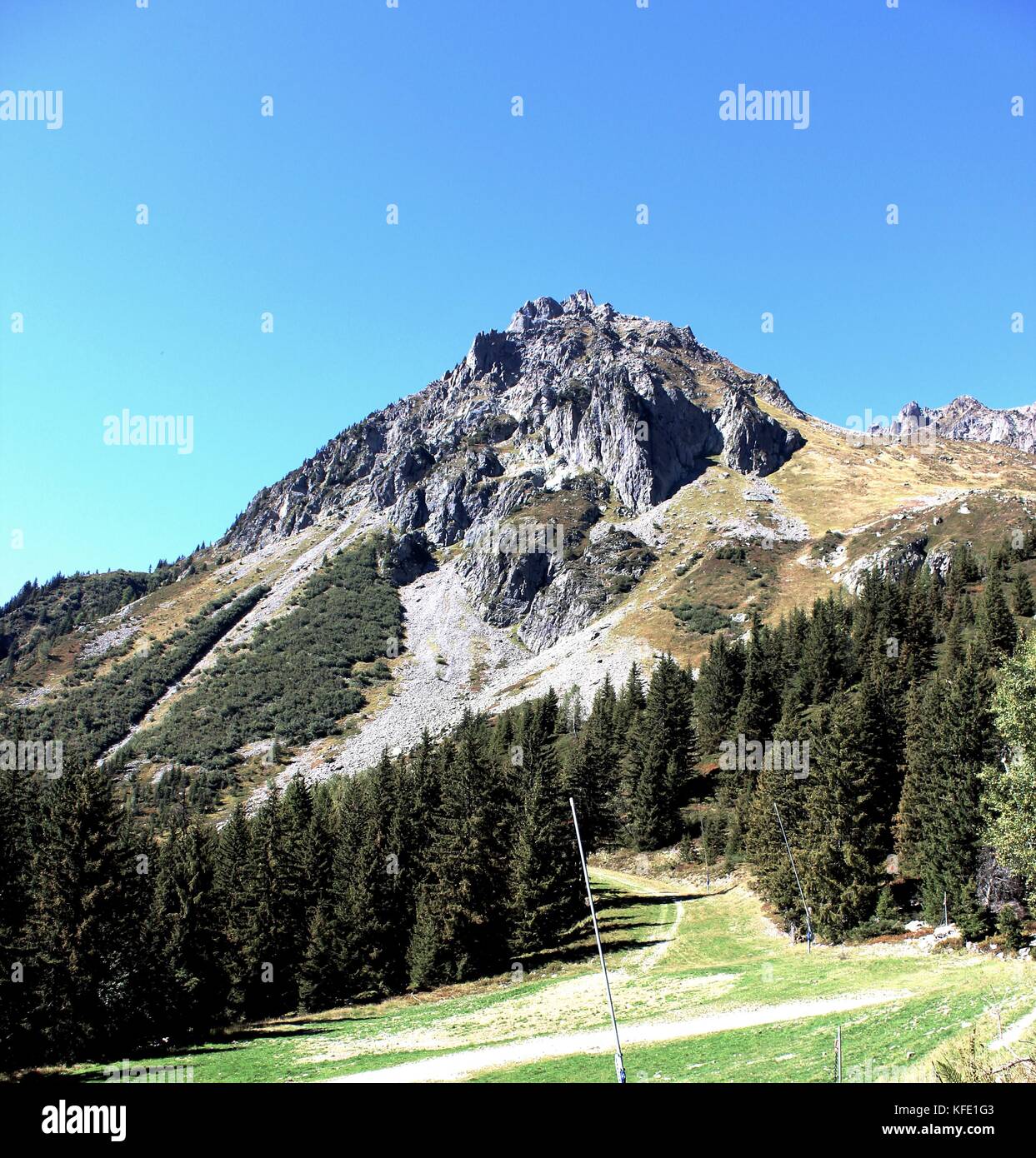 Picco di montagna quando trekking in Chamonix Foto Stock