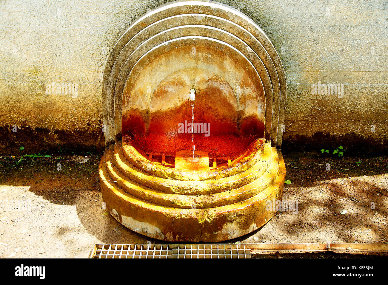 Molla di minerali, con una bellissima struttura parete in background. Foto Stock