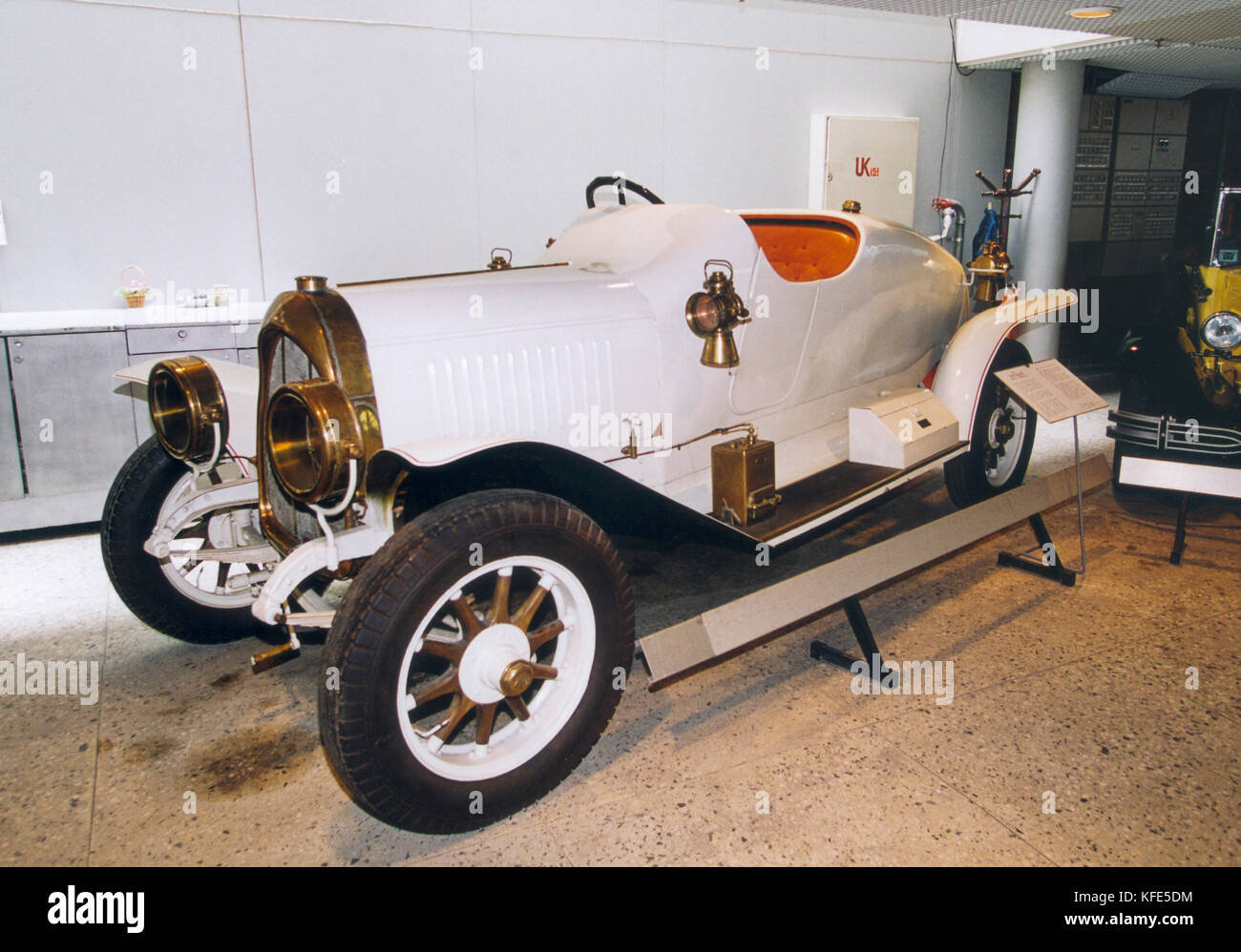 Riga Lettonia 2006 Hansa Lloyd G 12/36 dal 1914 al museo dell'automobile, è stato costruito per guidare in tutto il mondo da piloti tedeschi, ma il primo mondo Foto Stock