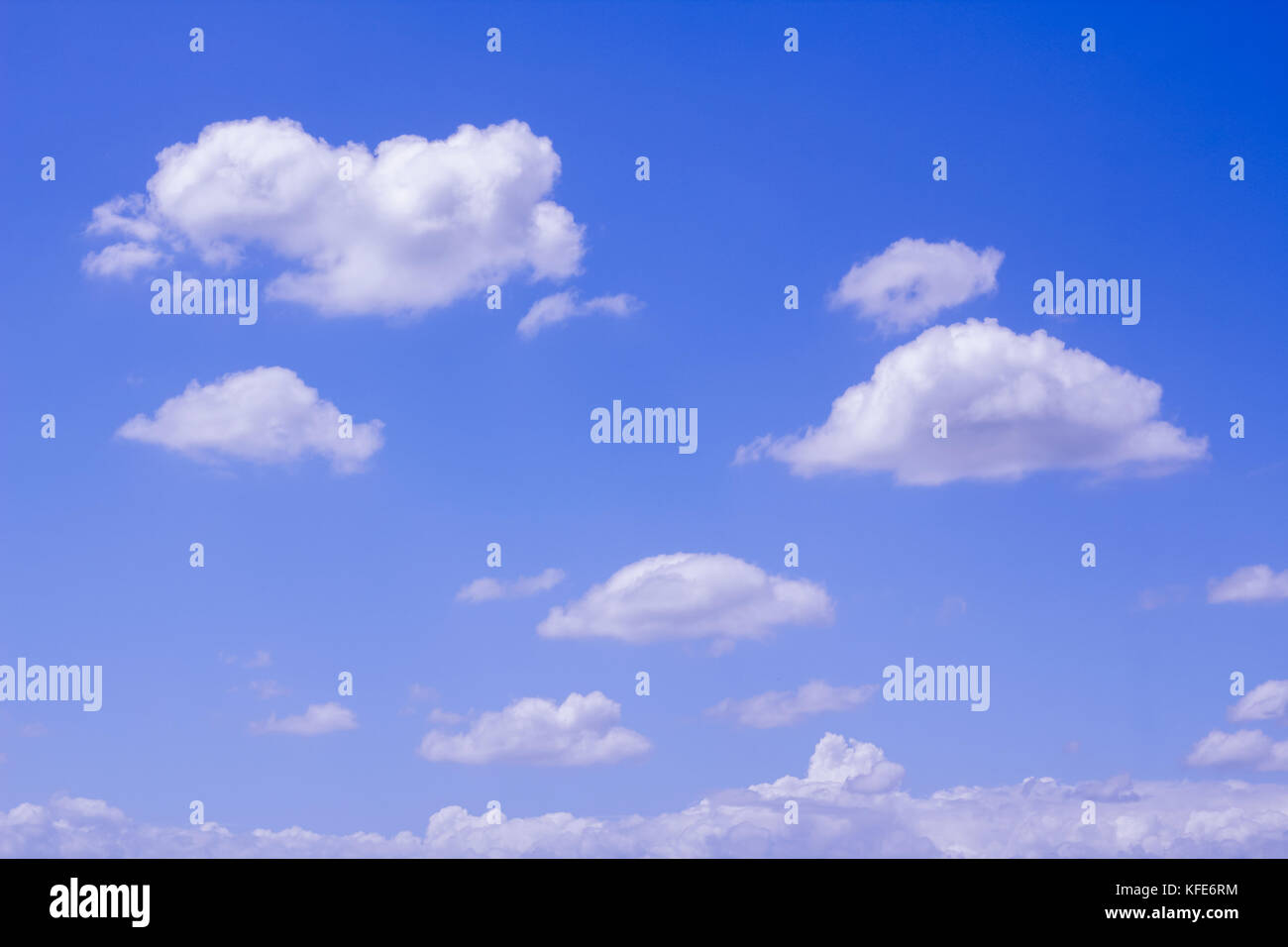 Bella nuvola gruppo sul cielo blu giorno Foto Stock