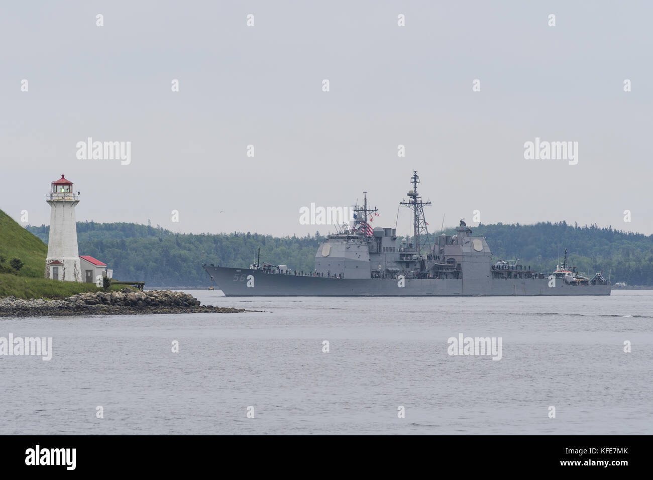 USS SAN JACINTO, incrociatore missilistico guidato della US Navy Aegis, entrando nel porto di Halifax, Nuova Scozia, Canada. Foto Stock