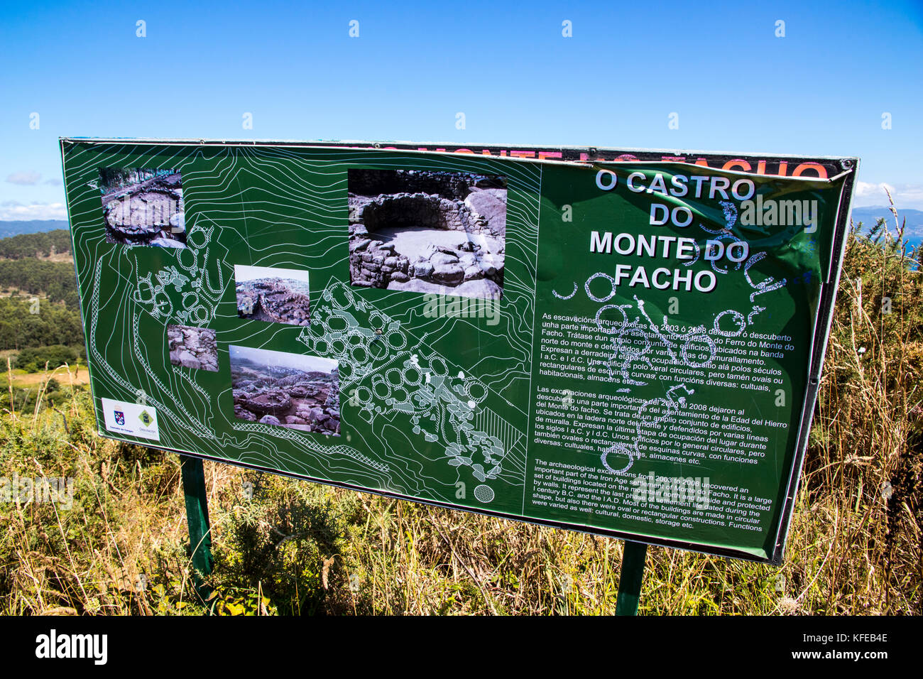 Segno nelle antiche celtic castro in Monte do Facho, un pre-insediamento romano in Cangas, Galizia, Spagna Foto Stock