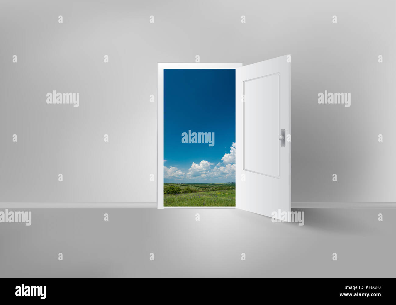 Nuova porta in una luminosa sala che conduce a nuove abilità Foto Stock