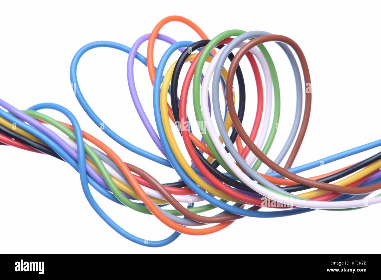 Fascio di cavi di colore isolato su sfondo bianco Foto Stock