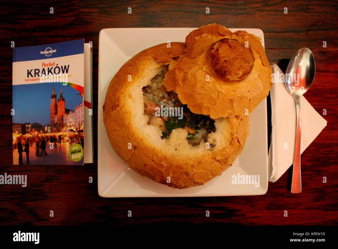 Sour zuppa di pane è un ottimo modo per riscaldarsi durante i mesi più freddi a Cracovia. Foto Stock