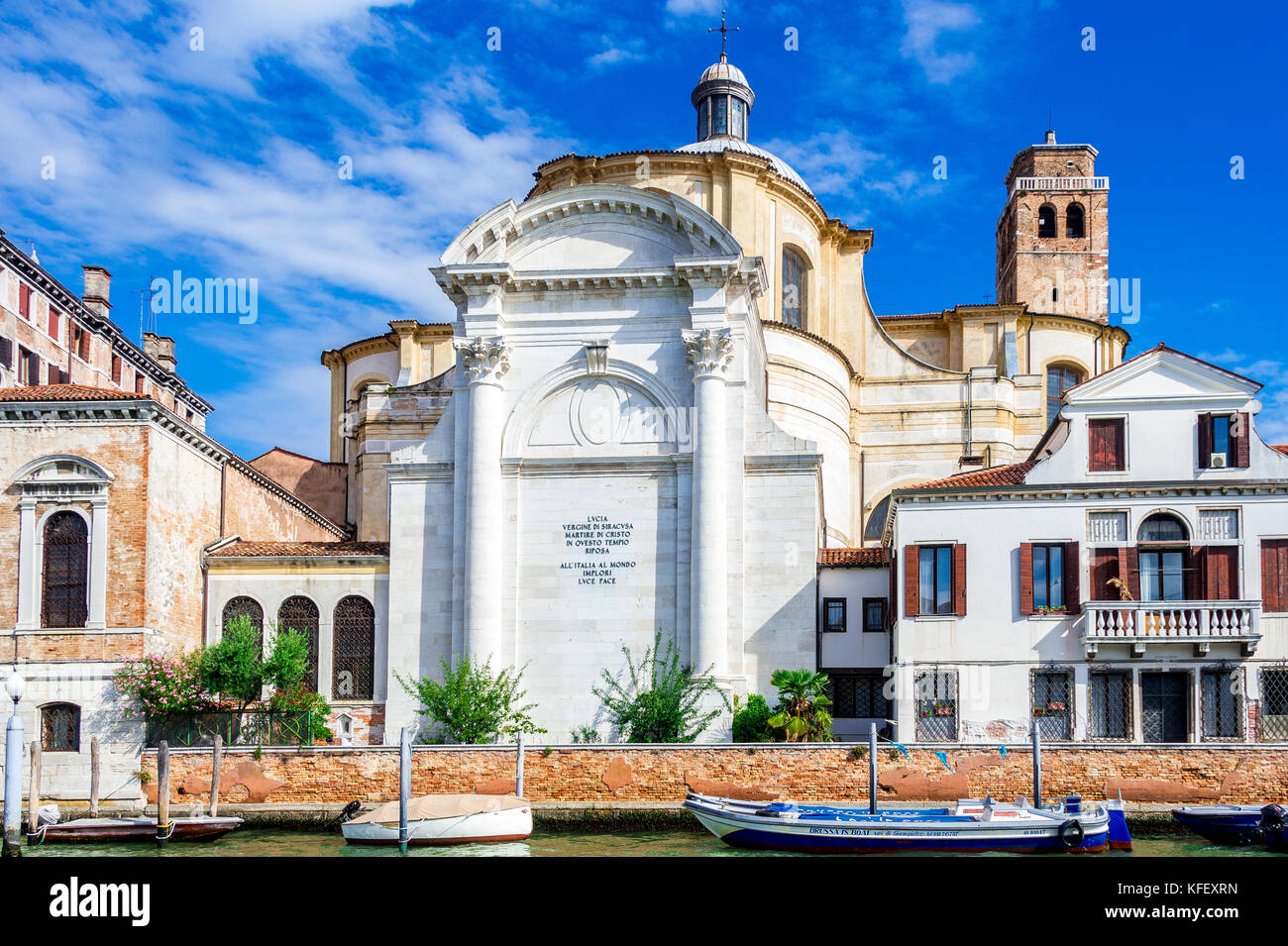 San Geremia è una chiesa di Venezia, in Italia, situata nel sestiere di Cannaregio che si affaccia sul Canal Grande Foto Stock