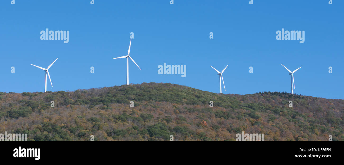 Mountain top generazione eolica in western Massachusetts, Stati Uniti d'America Foto Stock