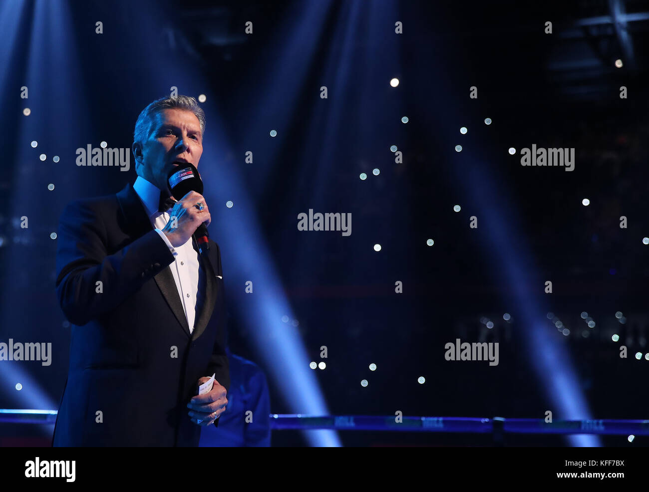 L'annunciatore dell'anello Michael buffer allo stadio del Principato di Cardiff. Foto Stock