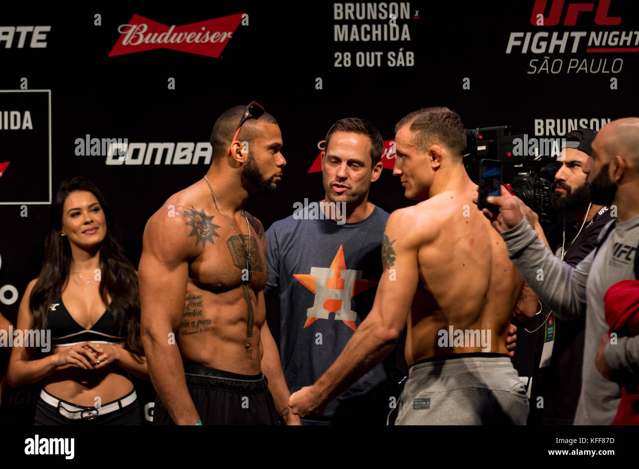 São PAULO, SP - 27.10.2017: UFC PESAGEM OFICIAL - Jack Hermansson affronta Santos durante il weigh-in per UFC Fight Night - Brunson vs. Machida alla Ibirapuera Gym di San Paolo (foto: Reinaldo Reginato/Fotoarena) Foto Stock