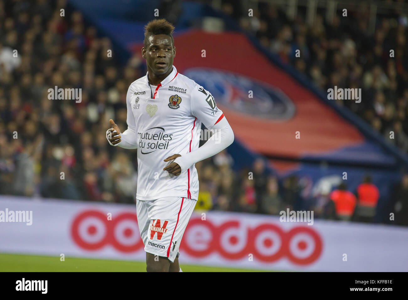 Paris, Paris, Francia. 27 ott 2017. Mario Balotelli durante il French Ligue 1 partita di calcio tra Paris Saint Germain (PSG) e Nizza al Parc des Princes. Credito: SOPA/ZUMA filo/Alamy Live News Foto Stock