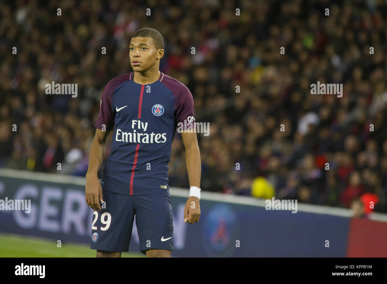 Paris, Paris, Francia. 27 ott 2017. Kylian Mbappe durante il French Ligue 1 partita di calcio tra Paris Saint Germain (PSG) e Nizza al Parc des Princes. Credito: SOPA/ZUMA filo/Alamy Live News Foto Stock