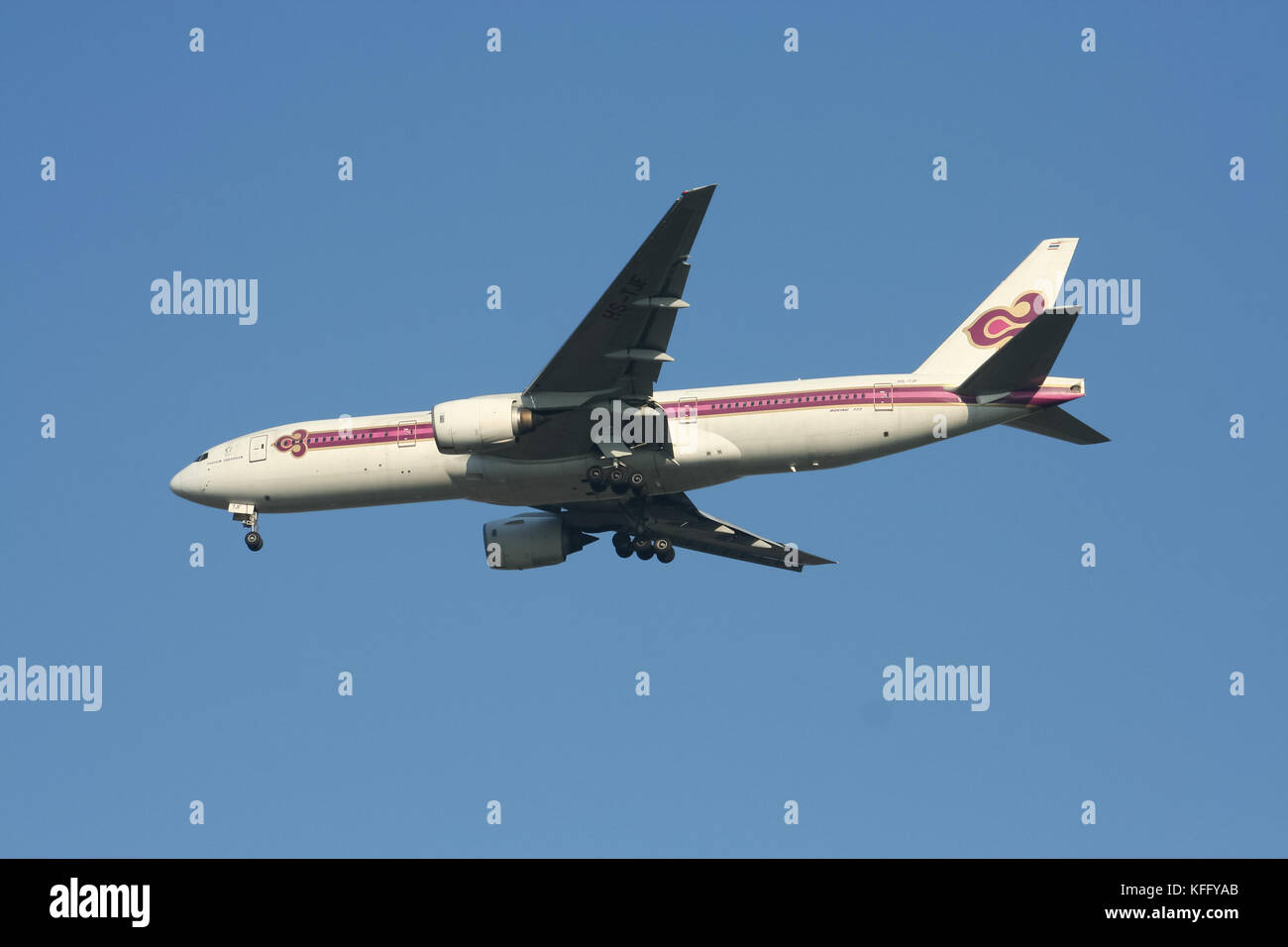 Licciana Nardi, Italia- circa 2008 : Boeing 777-200 HS-TJF di Thaiairway. lo sbarco di Chiangmai dall'Aeroporto Suvarnabhumi di Bangkok, Tailandia. Foto Stock