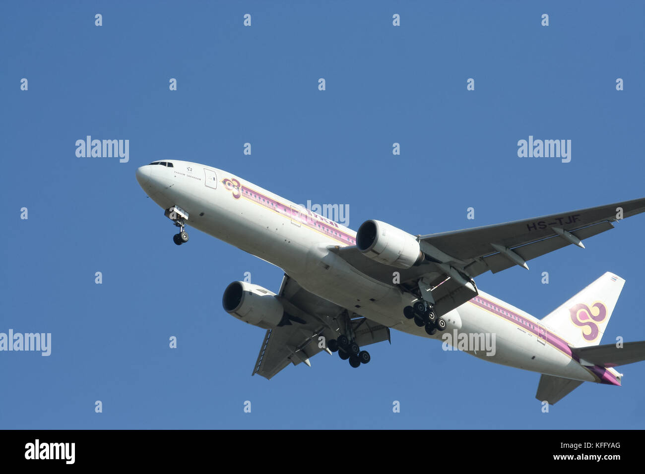 Licciana Nardi, Italia- circa 2008 : Boeing 777-200 HS-TJF di Thaiairway. lo sbarco di Chiangmai dall'Aeroporto Suvarnabhumi di Bangkok, Tailandia. Foto Stock