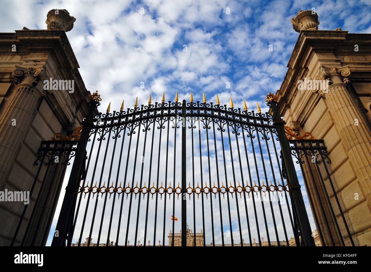 Ferro artistico porta del palazzo reale di madrid, Spagna. Architettura abstract Foto Stock
