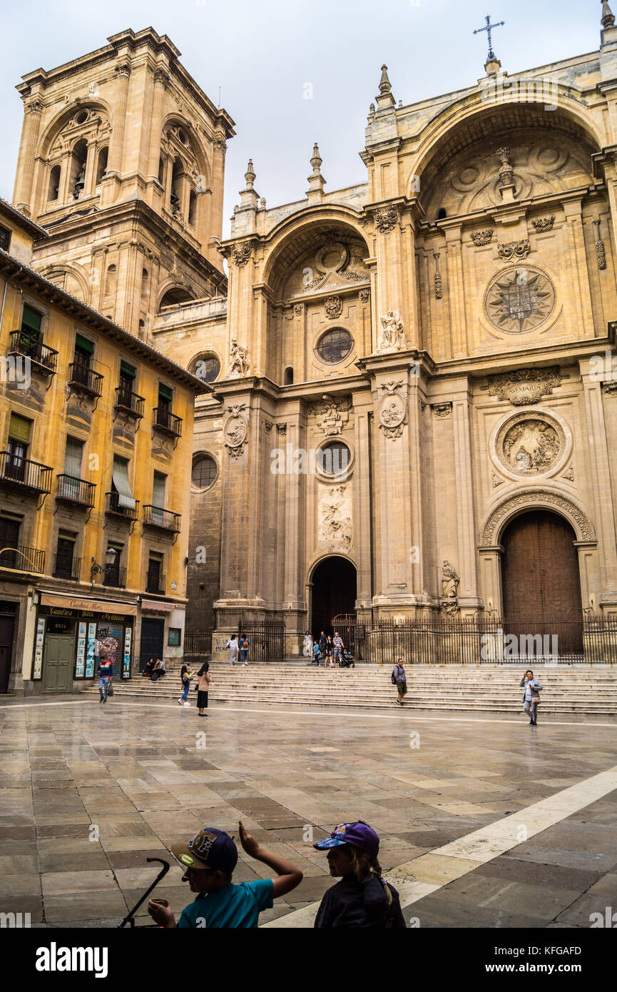 La facciata della Metropolitan Santa Chiesa Cattedrale dell incarnazione, spagnolo del Rinascimento e del barocco, Granada, Andalusia Foto Stock