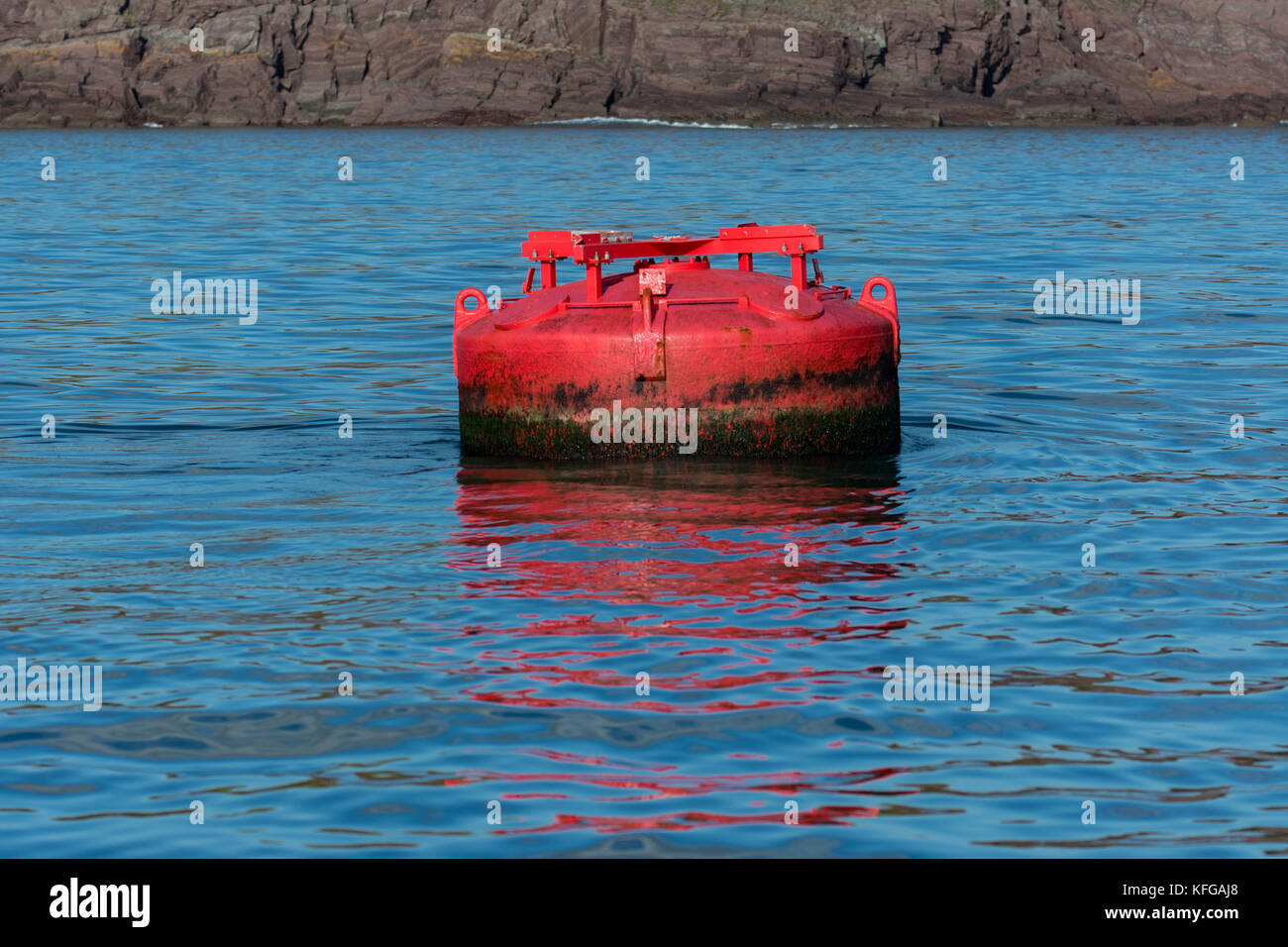 Marcatore di navigazione danneggiati da tempeste in Milford haven ingresso Foto Stock