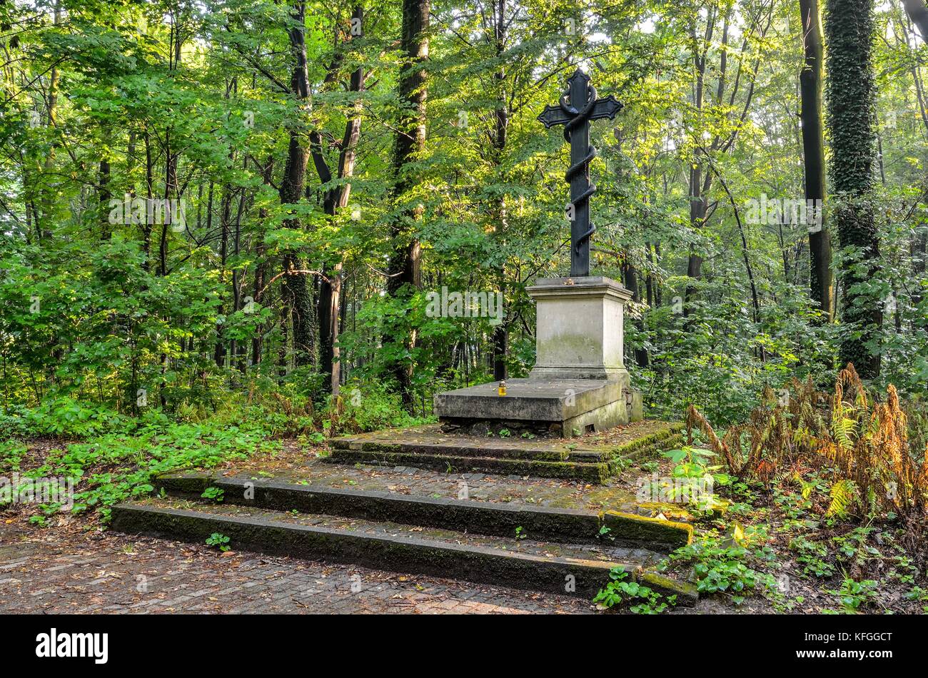 PSZCZYNA, POLONIA - 23 LUGLIO 2017: Tomba del principe Ludwig Anhalt Kothen nel parco del castello di Pszczyna, Polonia. Foto Stock