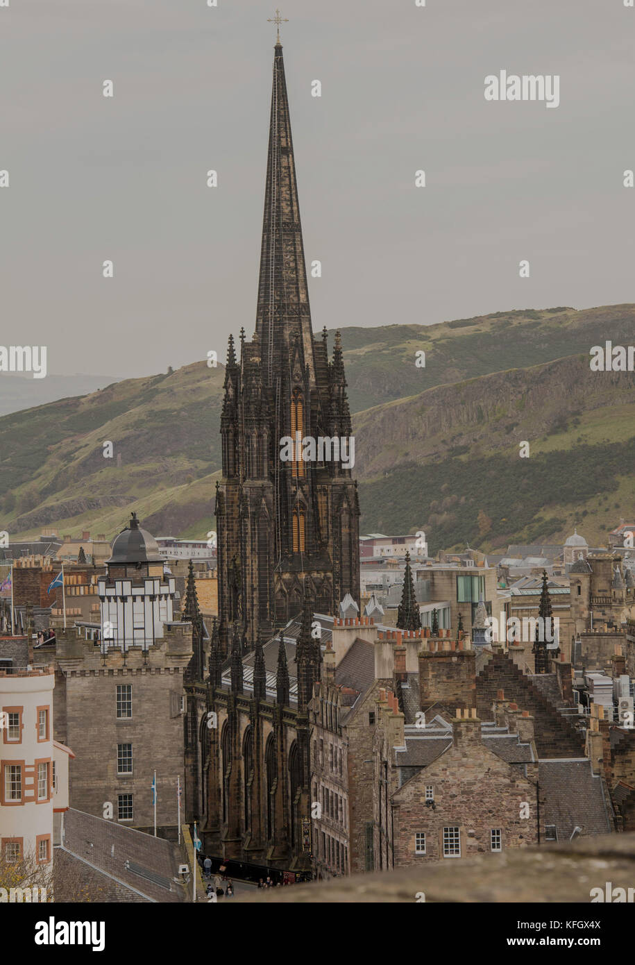 Edimburgo - città nuova con il Firth of Forth in background,e il mozzo - sede del festival di Edimburgo in primo piano Foto Stock