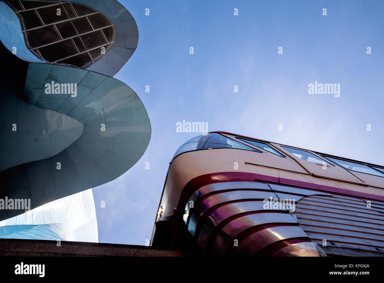 WA14104-00...WASHINGTON - Monorotaia e Museo della Cultura Pop / Experience Music Project nel Seattle Center. Foto Stock