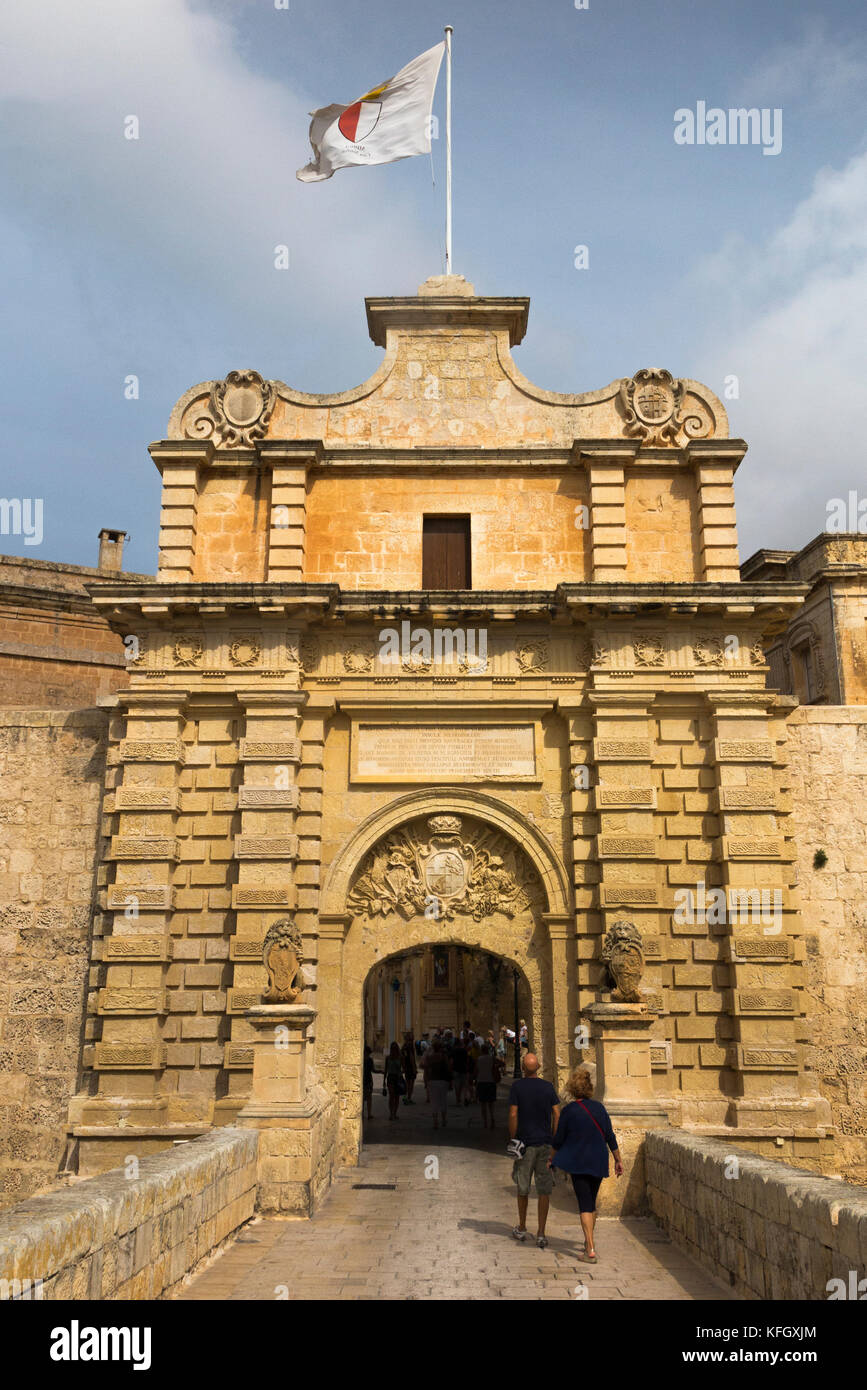 Il difensivo principale porta d ingresso difesa per la storica e antica città fortificata di Mdina a Malta. (91) Foto Stock