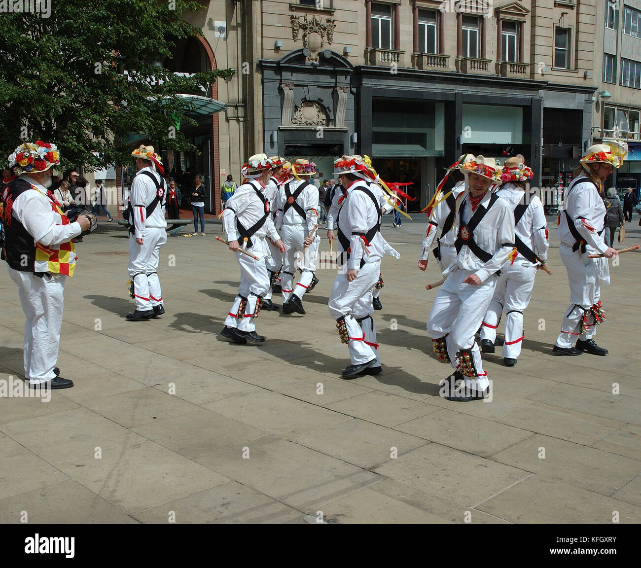 Morris dancing, Fargate, Sheffield South Yorkshire, Inghilterra, Regno Unito, Regno Unito, Europa, Foto Stock