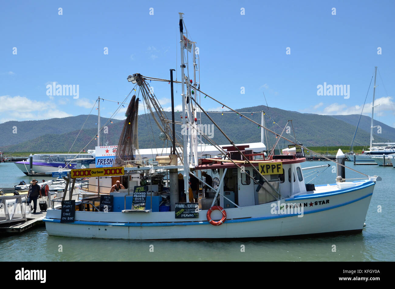 Frutti di mare barca 'boreale Star" nel porto di Cairns, Queensland, Australia Foto Stock