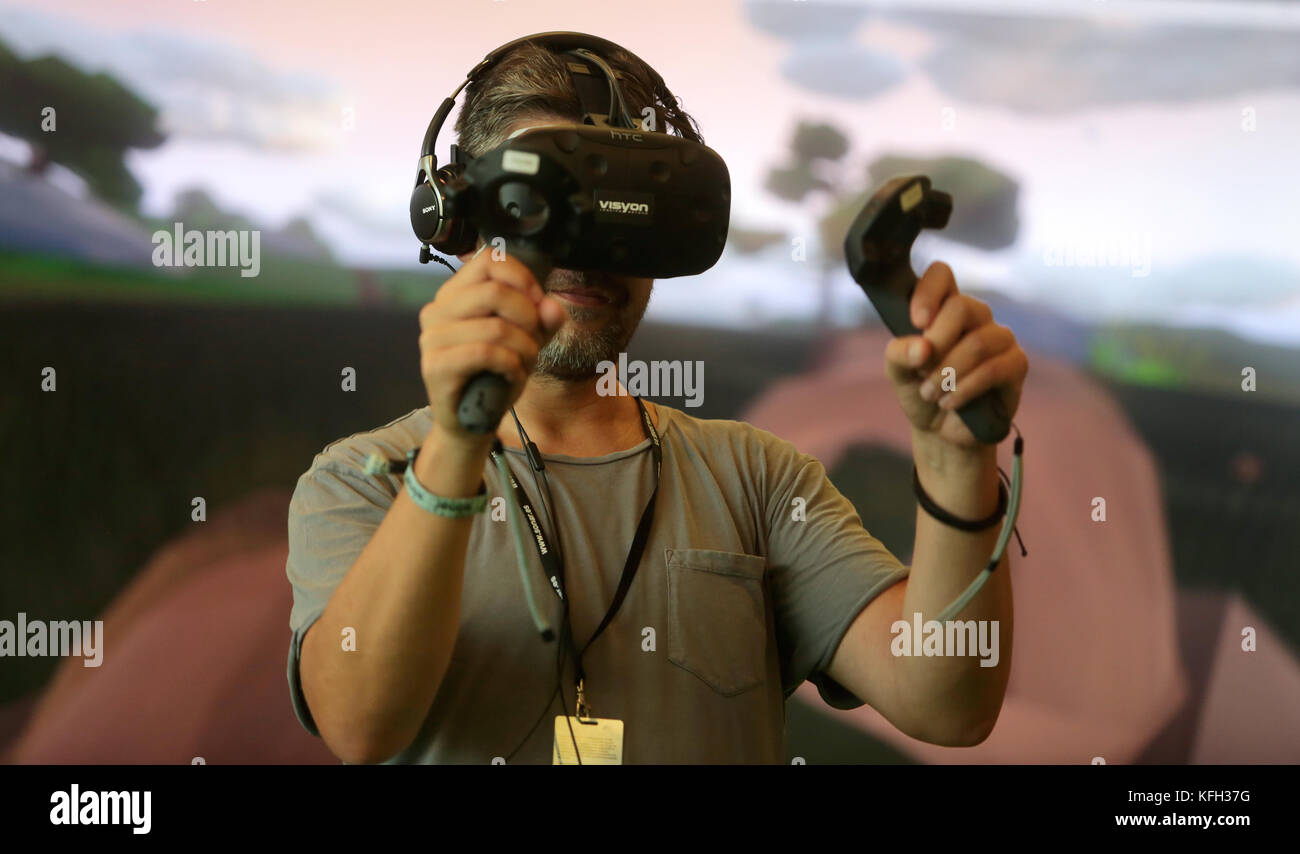 Test dei dispositivi vr al sonar musica avanzata e arts festival di Barcellona Foto Stock