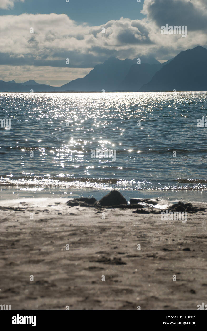 Spiaggia di sabbia sulla costa del Mare di Norvegia, arcipelago delle Lofoten, Norvegia. nazionale percorso turistico lofoten Foto Stock