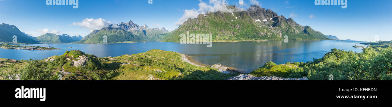 Vista dal punto di visualizzazione in austnesfjorden area riposo, arcipelago delle Lofoten, Norvegia. nazionale percorso turistico lofoten Foto Stock