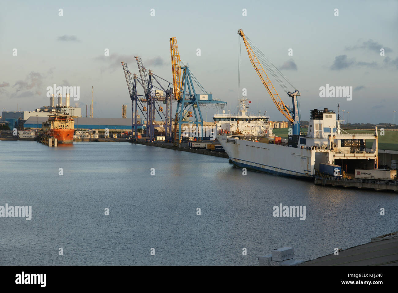 Sera sunshire sul porto di Hull, Humberside Foto Stock