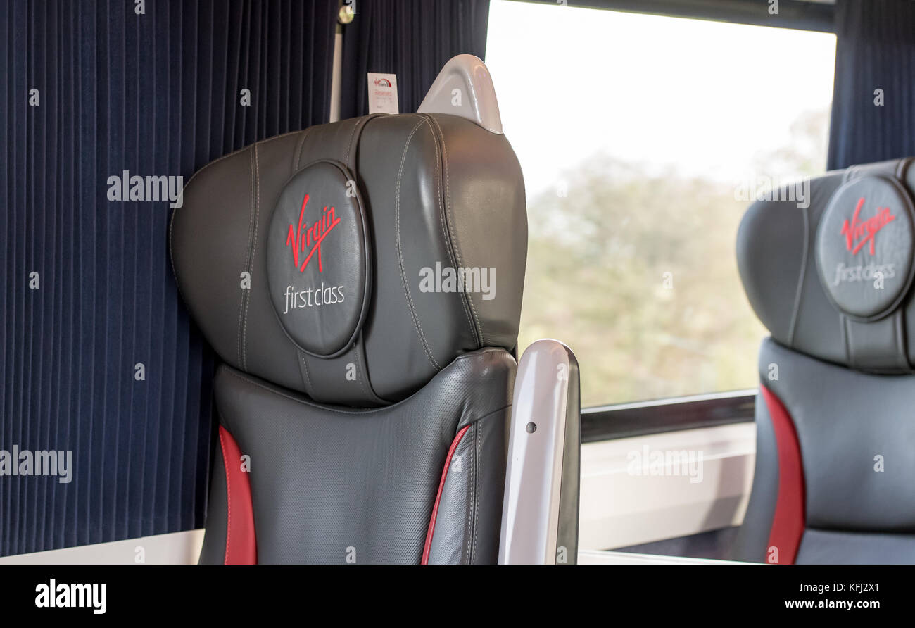 Vergine costa est treno di prima classe - sede di Kings Cross a Edimburgo Foto Stock