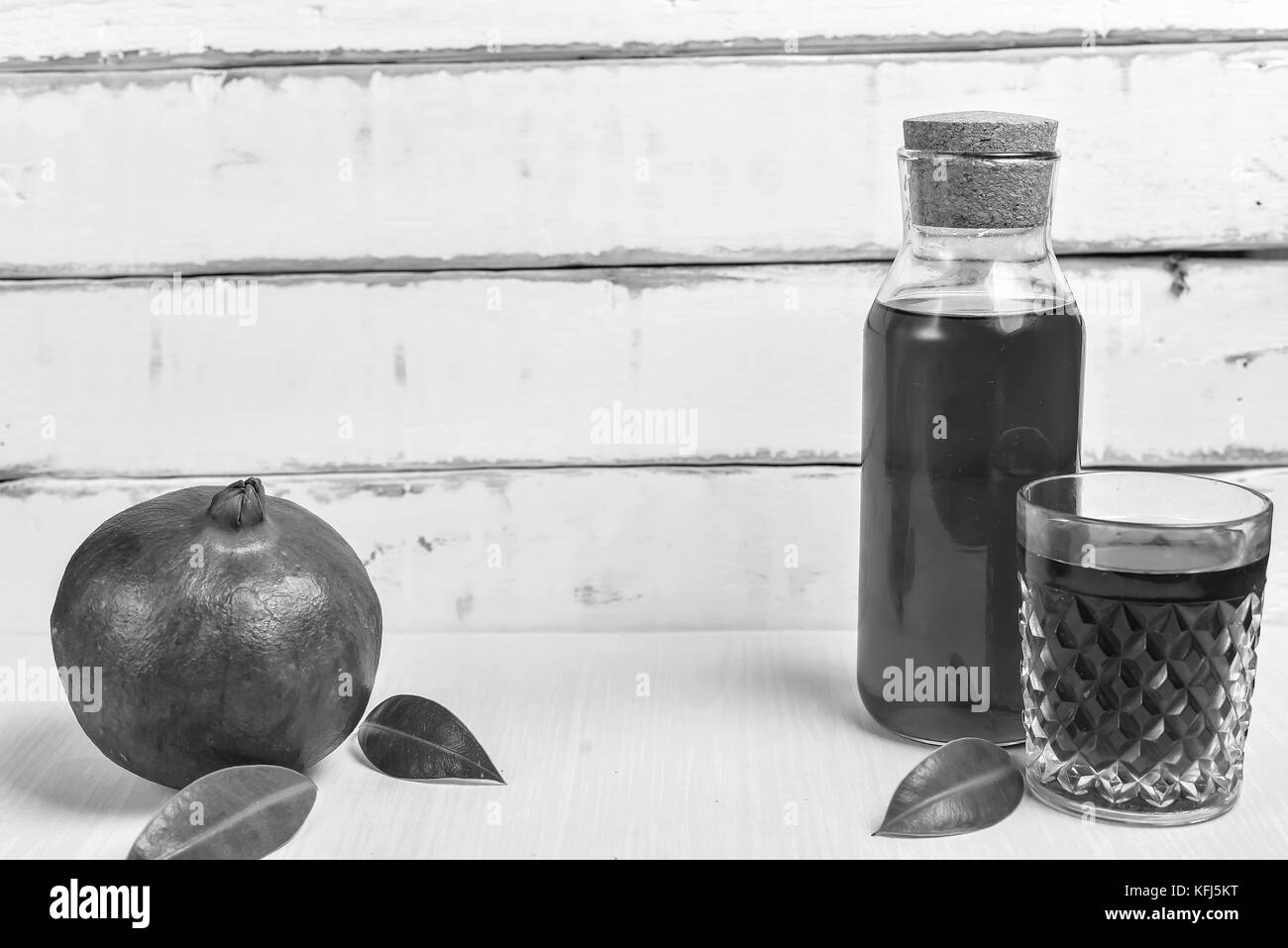 Composizione del melograno con succo Foto Stock