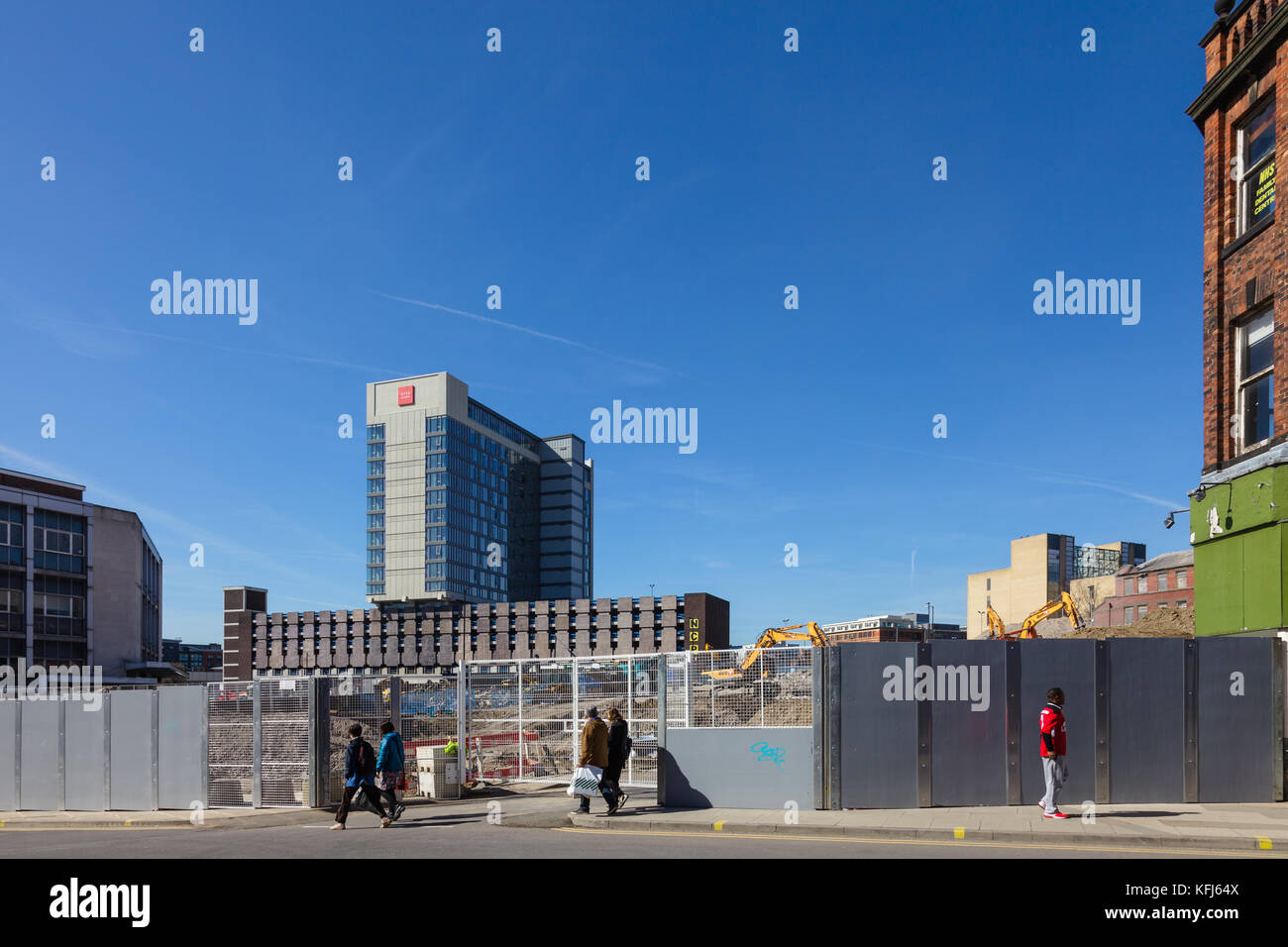 Demolizione di Grosvenor House Hotel da Pinstone Street, maggio 2017, Sheffield, Regno Unito Foto Stock