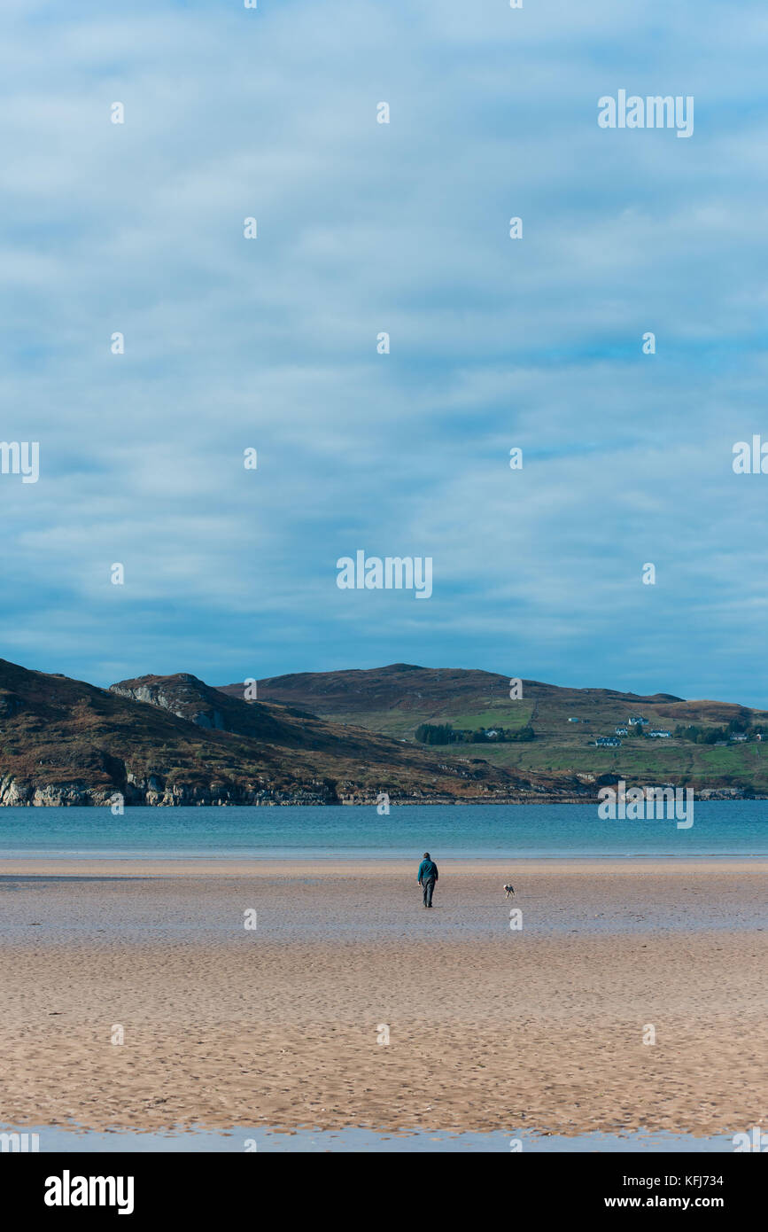 Gruinard Bay Beach con le persone Foto Stock