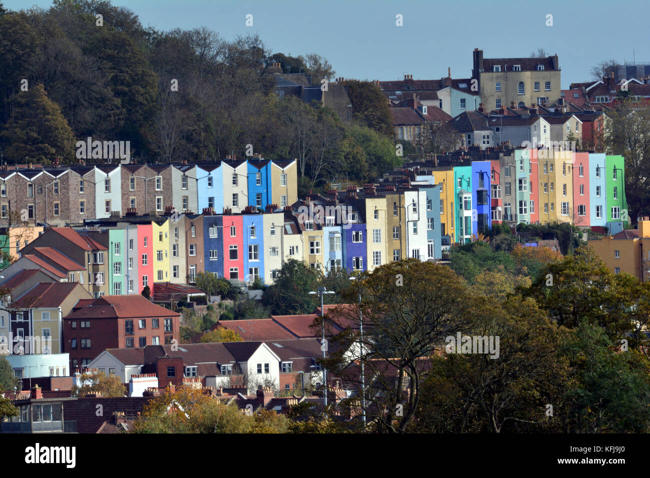 Sul Pendio Di Una Collina Nella Citta Di Bristol Si Trova Una Fila Di Case Colorate E Appartamenti Con Fantastiche Vedute Della Nostra Citta Bristol E Stato Votato Come Il Miglior Posto