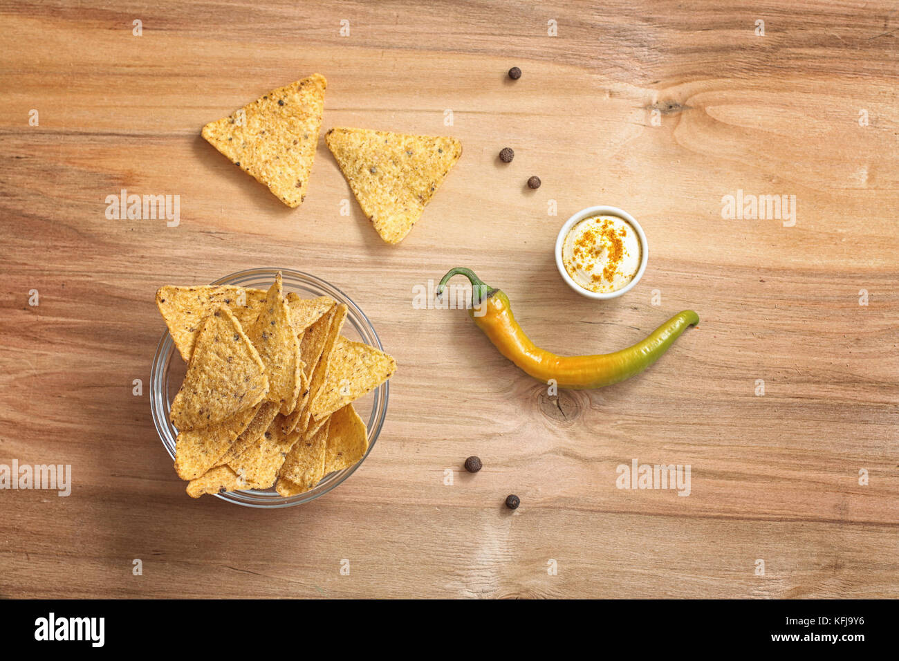Corn chips nel vaso del frullatore. snack tradizionali per birra nachos messicani Foto Stock
