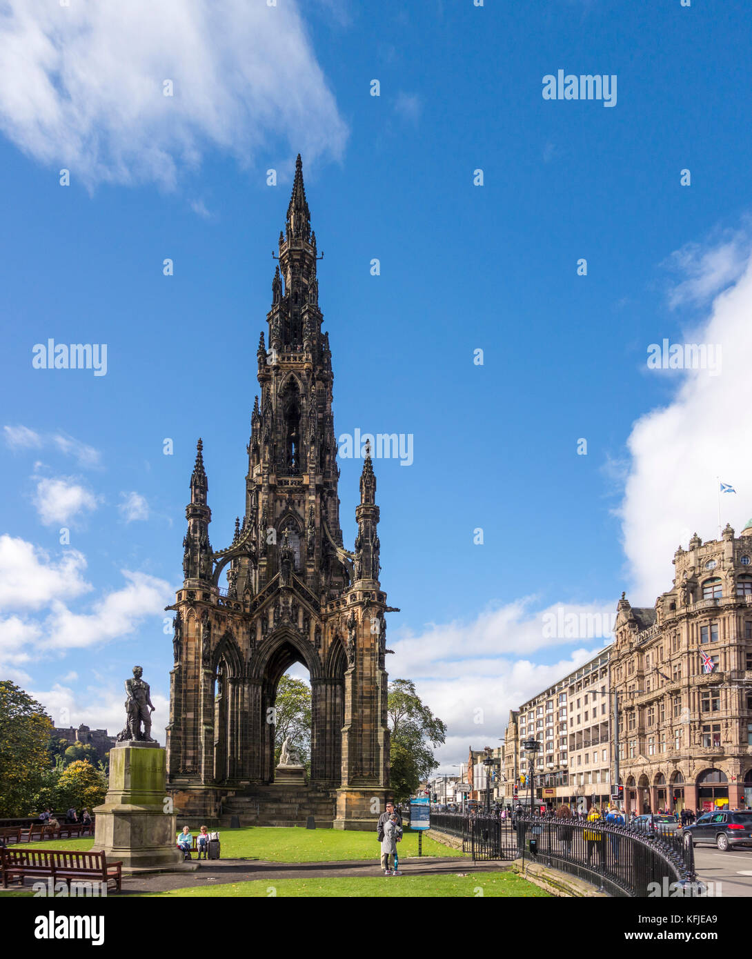 Monumento di Scott, Vittoriano torre gotica monumento a Sir Walter Scott. I giardini di Princes Street, Edimburgo, Scozia, Regno Unito Foto Stock